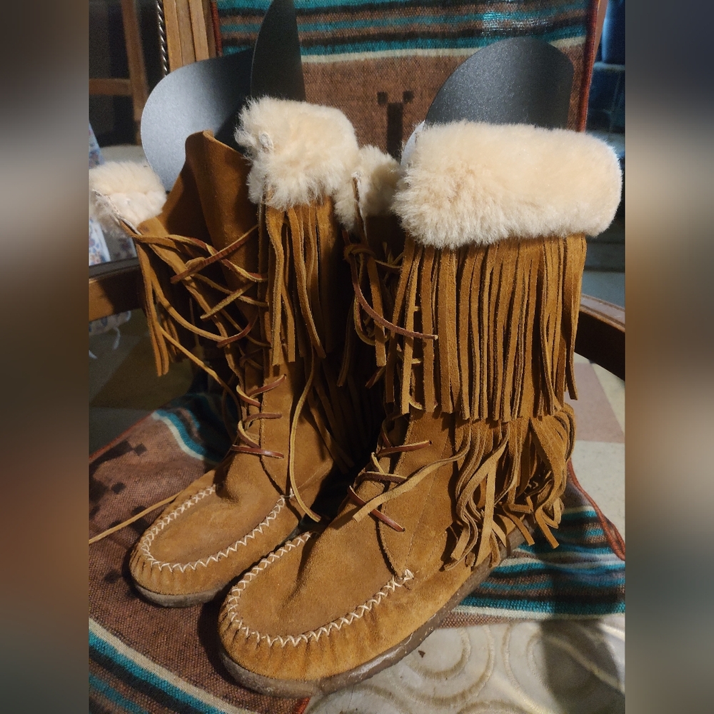 Fringed Tan Suede Boots with Fur Trim